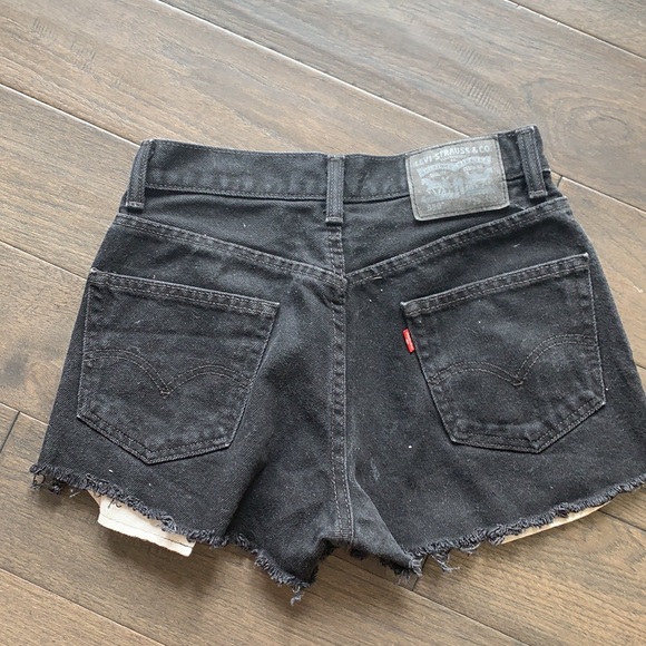 Vintage black levi shorts - Picture 2 of 5
